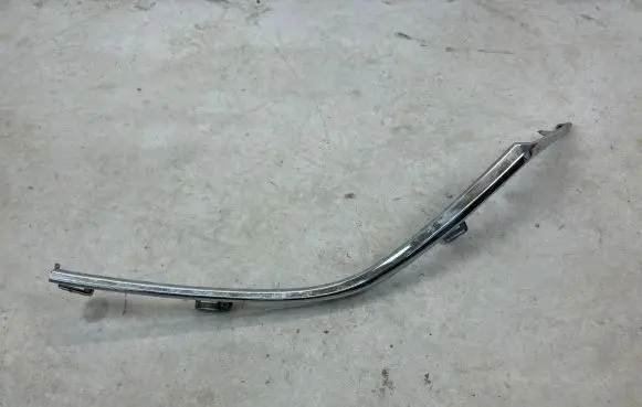 Mazda 3 III Front bumper upper radiator grill BHN1-507K1