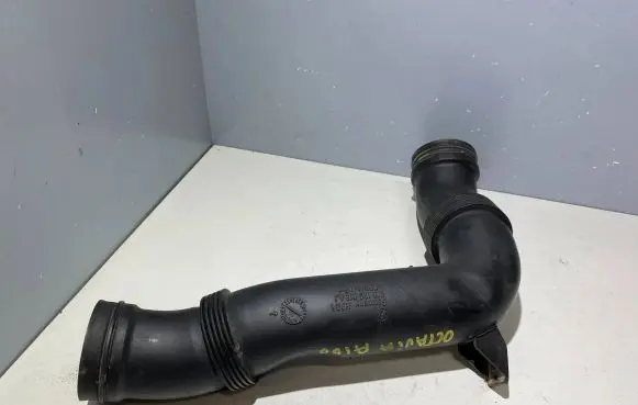 Skoda Octavia Mk2 (1Z) Air intake hose/pipe 1K0129618AJ