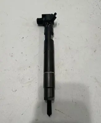 Mercedes-Benz C W204 Fuel injector A6510700587 EMBR00002D 1110000958853