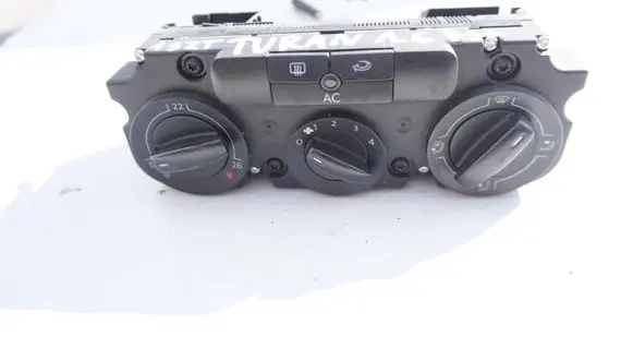 Volkswagen Touran III Climate control unit