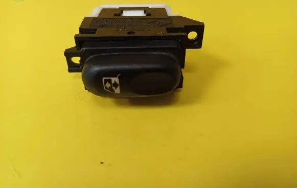Renault Laguna I Electric window control switch 7700822677B