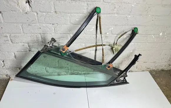 Audi A3 S3 A3 Sportback 8P Front door window/glass frame 