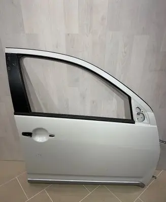 Mitsubishi Outlander Front door