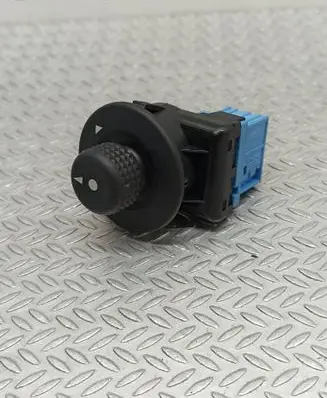 Peugeot Partner Wing mirror switch 185526