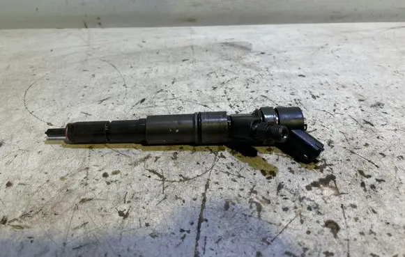 BMW 3 E46 Fuel injector 0445110047