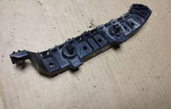 Front bumper mounting bracket