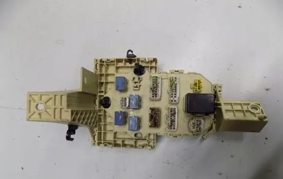 Suzuki SX4 Relay mounting block 3677079J50