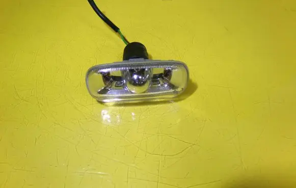 Audi A6 S6 C5 4B Front fender indicator light 8E0949127