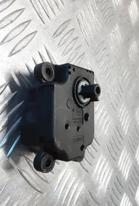 Renault Latitude (L70) Air flap motor/actuator V8384001 EAI256