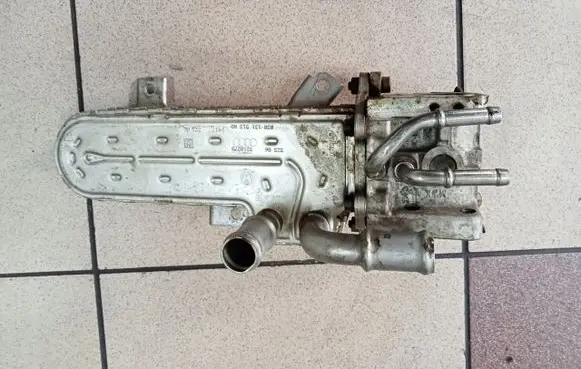 Volkswagen Golf V EGR valve cooler 038131513AD