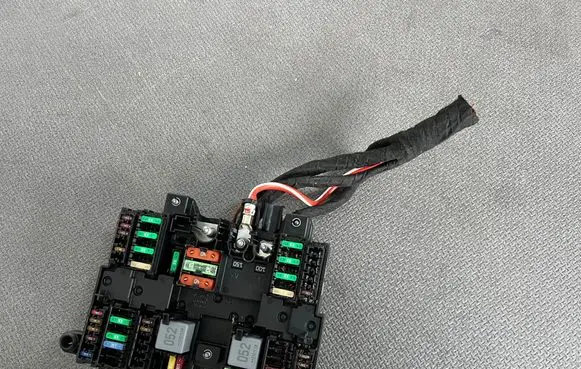Mercedes-Benz CLA C118 X118 Fuse module A1779061102 P84930 Q04ZGS005