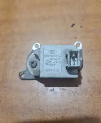 Ford Mondeo Mk III Ignition amplifier control unit 93AB12A019AB 0310025012 C7B1A