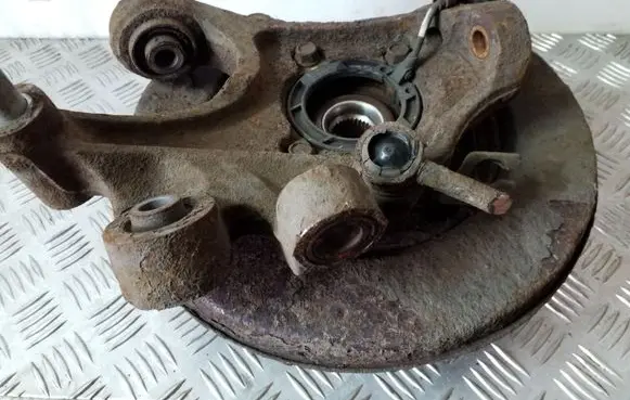 Rear wheel hub spindle/knuckle