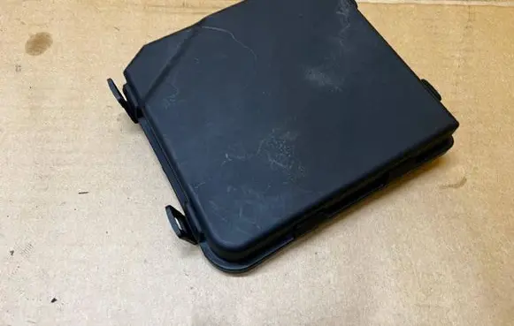 Renault Koleos II Fuse box cover 