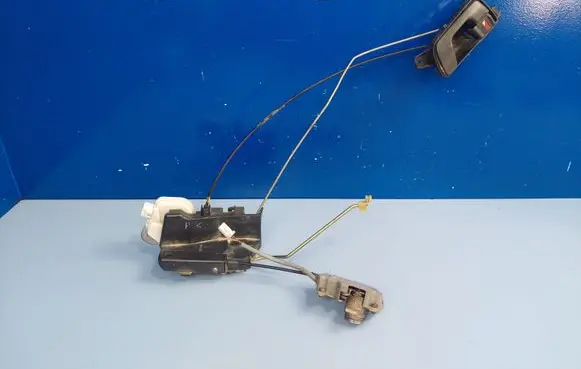 Mitsubishi Pajero Front door lock MR512235 MR432271
