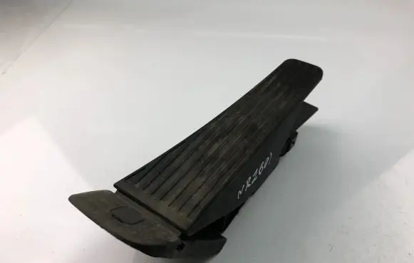 Volvo XC90 Accelerator throttle pedal 31445780