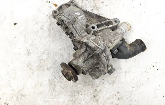 Volkswagen PASSAT B5 Water pump 050121013A