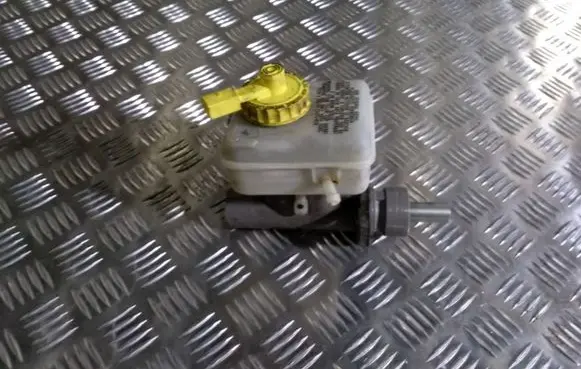 Volkswagen Golf IV Brake fluid reservoir 21027099