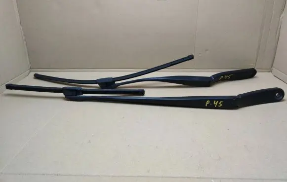 BMW 5 F10 F11 Front wiper blade arm