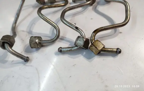 Nissan Qashqai+2 Fuel line pipe