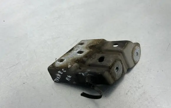 Volkswagen Touareg II Fender mounting bracket 7P6821151A