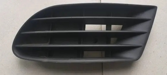 Volkswagen Golf Plus Front bumper lower grill 5M0853666