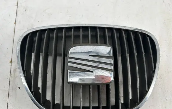 Seat Ibiza III (6L) Front grill 6L0853654 6L0853679