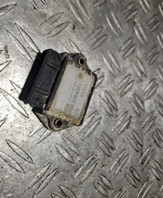 Audi 80 90 B3 Ignition amplifier control unit 1227022008