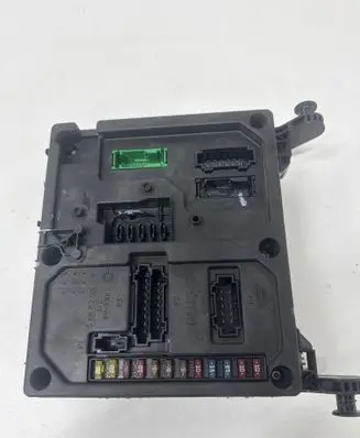 Ford Galaxy Fuse module S110730300J 620789755 1M2114B205CA