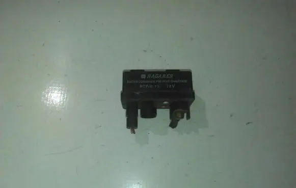 Volvo S40, V40 Glow plug pre-heat relay 7700107794