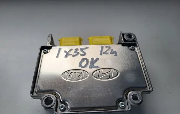 Hyundai ix35 Airbag control unit/module