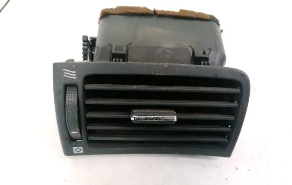 Toyota Avensis T250 Dash center air vent grill