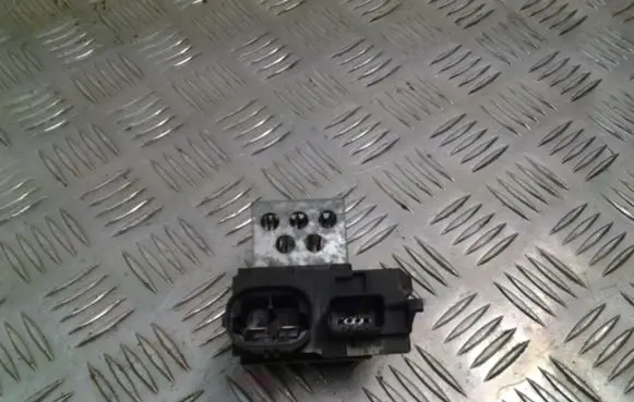 Coolant fan relay