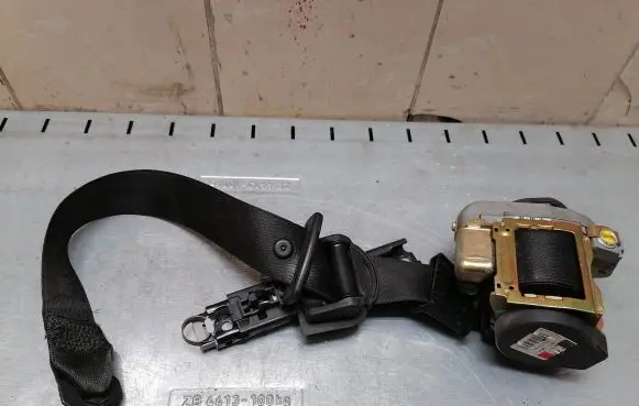 Mercedes-Benz E W211 Front seatbelt 561014701 A2118600088