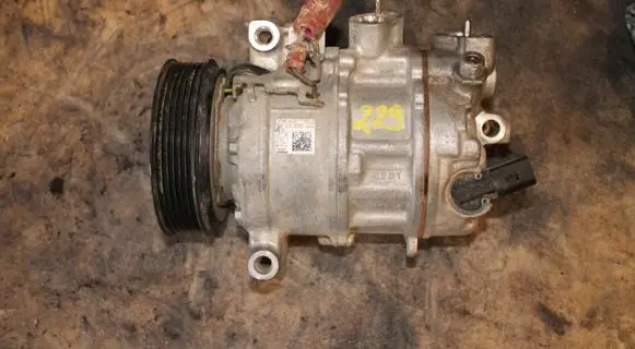 Seat Toledo I (1L) Air conditioning (A/C) compressor (pump) 820803