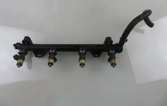 Volkswagen Polo IV 9N3 Fuel main line pipe 0369066031M 036133320