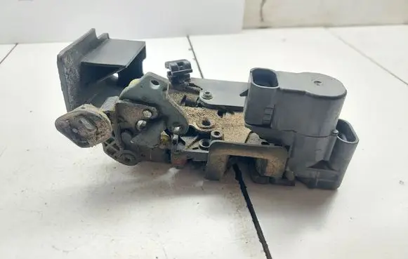 Alfa Romeo 156 Rear door lock 16828897