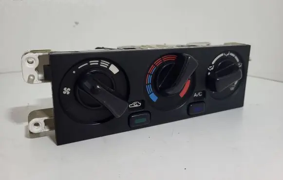 Nissan Almera Climate control unit 8YO2
