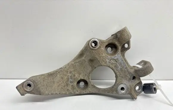 Peugeot 208 I Engine mounting bracket 9672950980