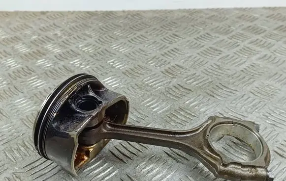 Jeep Grand Cherokee WL Piston with connecting rod 73039L