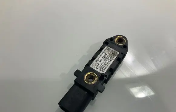 Mercedes-Benz CLS C219 Airbag deployment crash/impact sensor 0028201326 203732015