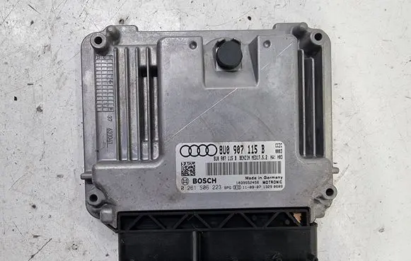 Audi Q3 8U Engine control unit/module 8U0907115B 0261S06223