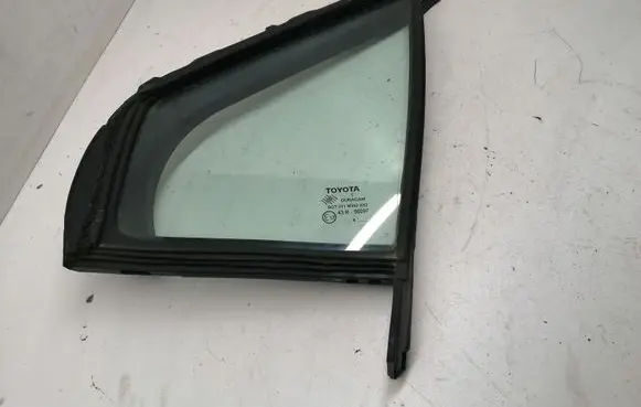 Toyota Yaris Front door vent window glass four-door 682160D050 43R00097 511M352AS2