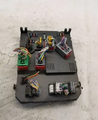 Citroen C3 Fuse module 9646775180 S118085200E