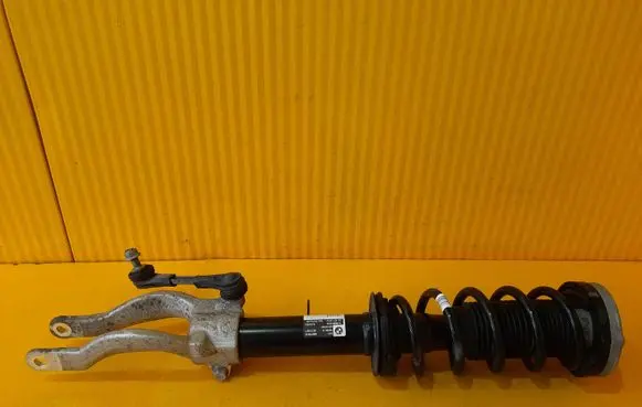 BMW 5 G30 G31 Front shock absorber/damper 6885758