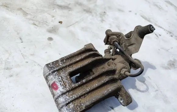 Volkswagen Golf VI Rear brake caliper 