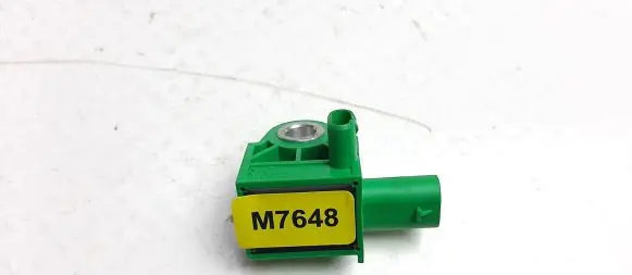Volkswagen Golf VI Airbag deployment crash/impact sensor 5K0959351 M7648