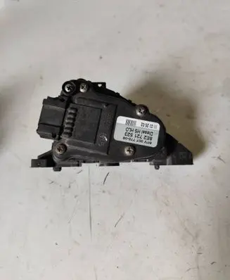 Volkswagen PASSAT B5.5 Accelerator throttle pedal 6PV00777008 8E2721523