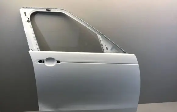 Land Rover Discovery 5 Front door LR080195