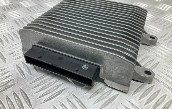 Audi TT TTS Mk2 Sound amplifier 8J0035223F